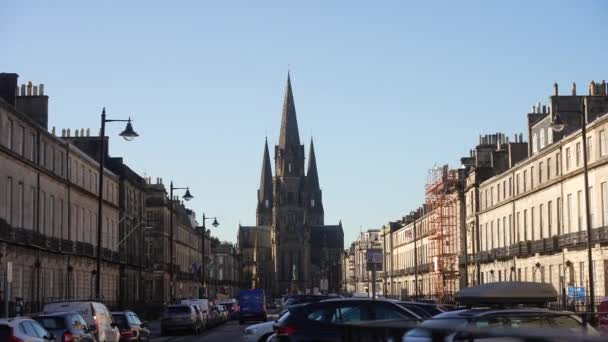 Igreja Catedral Gótica Edimburgo Com Céu Azul Ensolarado Movimento Lento — Vídeo de Stock