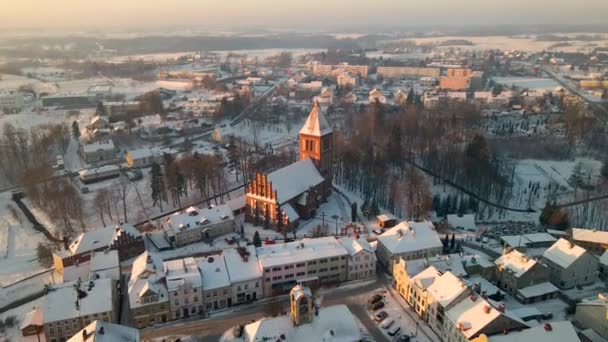 Luftaufnahme Der Gotischen Kreuzerhöhung Während Des Schneetages Gorowo Ilaweckie Polen — Stockvideo