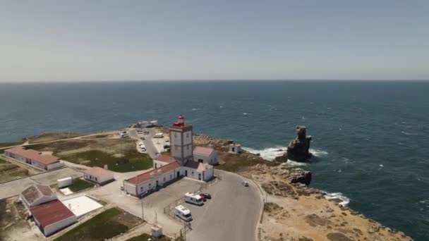 Vista Ascendente Aérea Faro Cabo Carvoeiro Océano Atlántico Horizonte Peniche — Vídeos de Stock