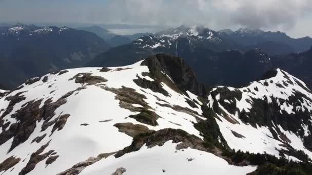 Snowy Aerial Mountain Mount 5040 Vancouver Island Kanada — Stockvideo