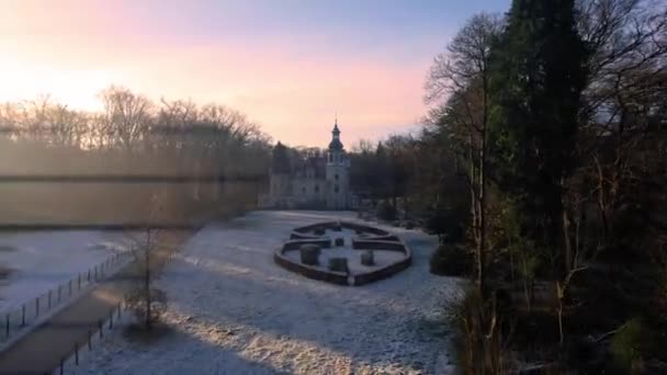Veluwe Países Bajos Groevenbeek Castle Sunset Drone Forward — Vídeos de Stock