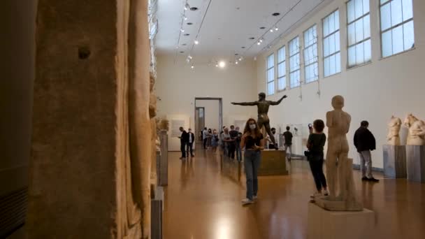 Touristengruppe Beim Besuch Des Archäologischen Nationalmuseums Athen Griechenland — Stockvideo