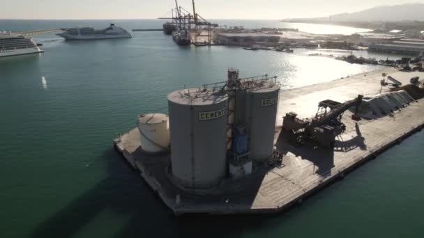 Drohne Hafen Von Malaga Beschossen Angedockte Luxus Kreuzfahrtschiffe — Stockvideo