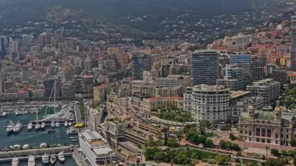 Monaco Aerial V16 Pan Shot Συλλαμβάνοντας Παλιό Καζίνο Και Σύγχρονη — Αρχείο Βίντεο