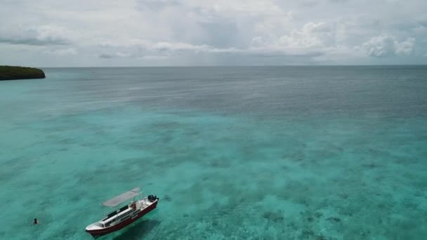 Para Drone Mar Tiro Praia Curaçao Kenepa — Vídeo de Stock