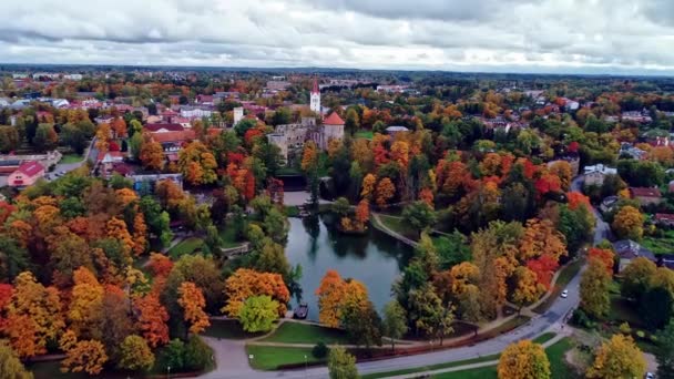 Aerial Approaching Shot Famous Cesis Castle Lake Colorful Trees Latvia — Stock Video