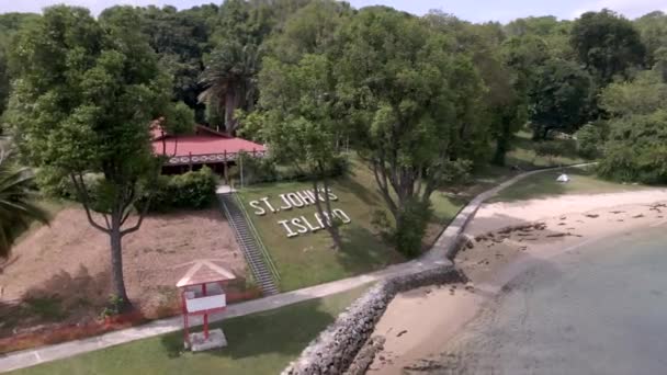 Vista Aérea John Island Backdrop Beira Mar Singapura Drone Dolly — Vídeo de Stock