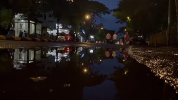 Wasserpfütze Auf Den Straßen Von Mumbai Nach Regen Indien Gimbal — Stockvideo