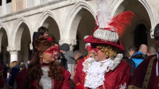Couple Red Costumes Masks Talk Marks Square Venice Carnival Italy — Stock Video