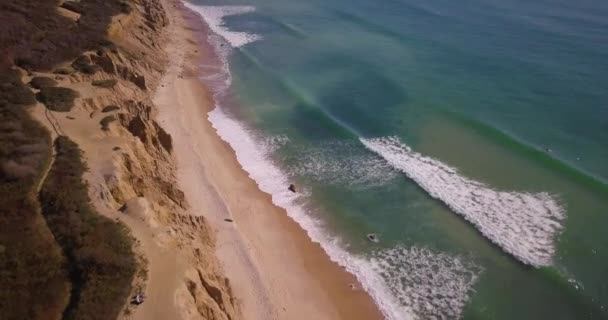 Gyönyörű Légi Kilátás Hullámok Gördül Partra Mentén Strand Montauk East — Stock videók