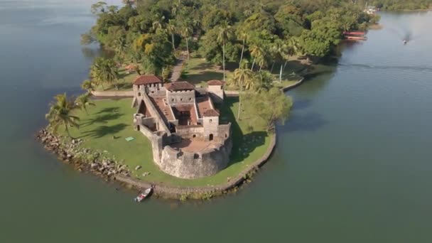 Rio Dulce Hispánská Pevnost Guatemale Záběr Filmového Dronu — Stock video