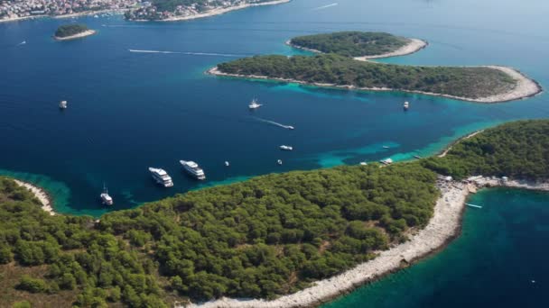 Barche Noleggio Green Forest Island Paklinski Vicino Hvar Croazia Ampiezza — Video Stock