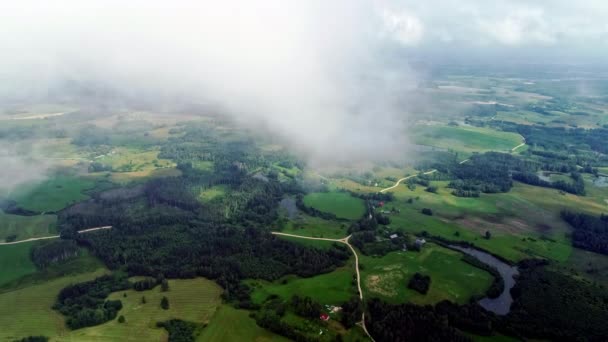 Vuelo Las Nubes Revela Hermoso Paisaje Verde Campo Rural — Vídeos de Stock