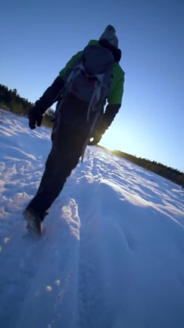 360 Rotación Una Persona Caminando Paraíso Invernal Ensueño — Vídeos de Stock
