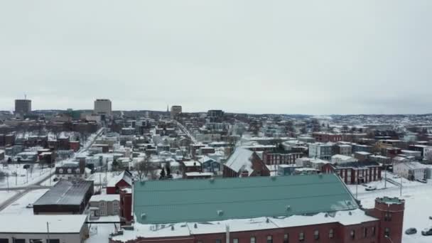 Fly Opp Snø Dekket Oppover Byen Saint John New Brunswick – stockvideo