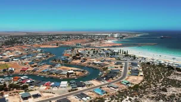 Wallaroo Marina Unberührte Wasserläufe Umgeben Von Wohnhäusern Idyllische Landschaft — Stockvideo