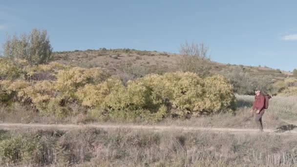 Luftaufnahmen Eines Mannes Beim Wandern Auf Verschiedenen Wegen Guadalajara Spanien — Stockvideo