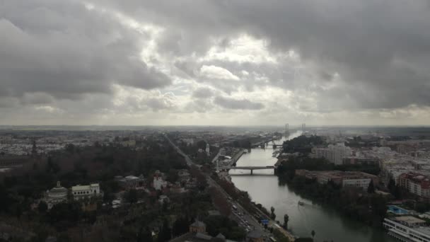 Γέφυρα Puente Los Remedios Και Σταθμός Κρουαζιέρας Σεβίλλης Εναέρια Αστικό — Αρχείο Βίντεο