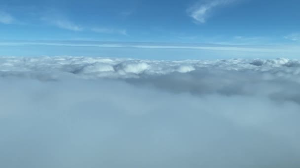 Vista Aérea Desde Una Cabina Surfeando Nubes Con Skay Azul — Vídeos de Stock