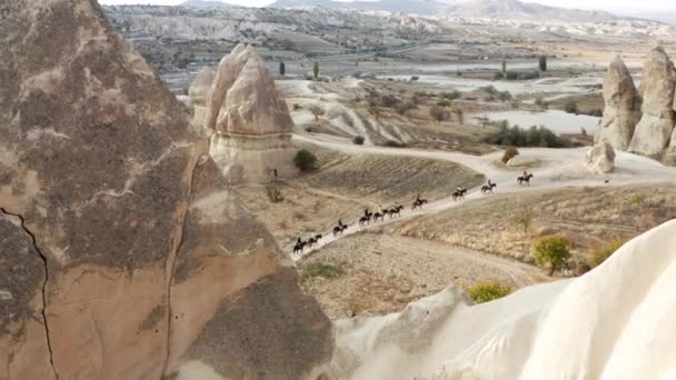 Capadocia Experiencia Caballo Con Chimeneas Hadas Paisaje Turquía Antena — Vídeos de Stock