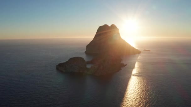 Gün Batımında Vedra Ibiza Nın Arkasında Güneşin Batışını Gösteren Hava — Stok video