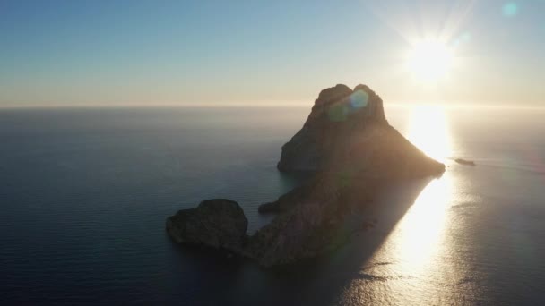 Vedra Ibiza Nın Arkasındaki Hava Manzarası Okyanusu Açık Gökyüzünü Gösteriyor — Stok video