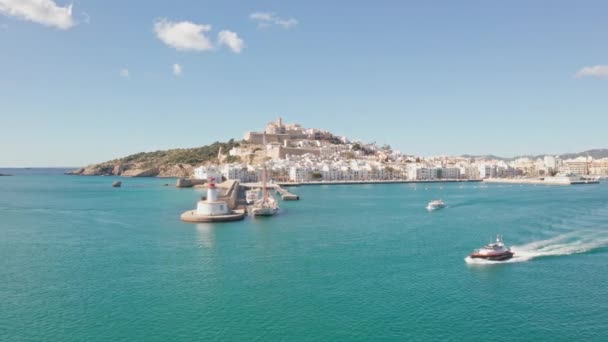 Ibiza Spanyolország Hajó Elhagyja Ibiza City Eivissa Kikötőjét Drónantenna Vette — Stock videók