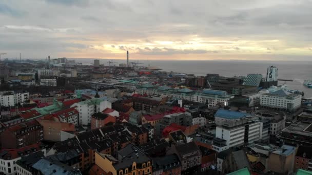 Historic Helsingborg Downtown Cityscape Coastline Aerial Pullback Países Bajos — Vídeos de Stock