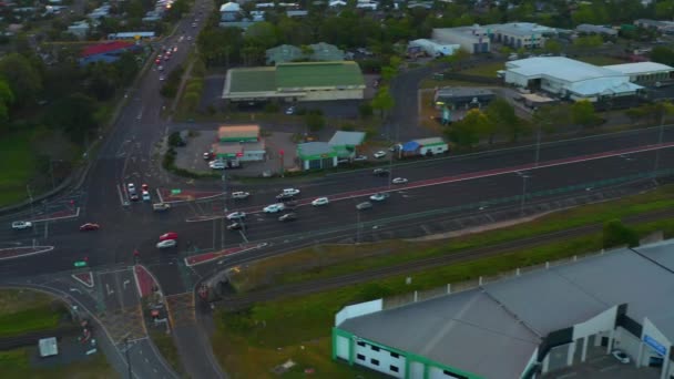 Vista Aérea Tráfego Rua Ocupada Cidade Cairns Extremo Norte Queensland — Vídeo de Stock