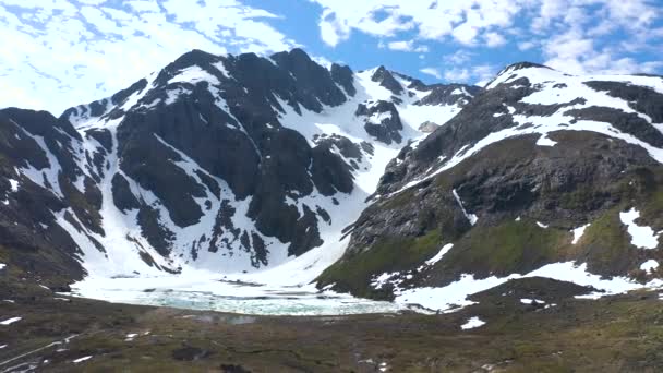 Luftaufnahme Nähert Sich Langsam Einem Berg Schnee Und Gletschereis Fast — Stockvideo