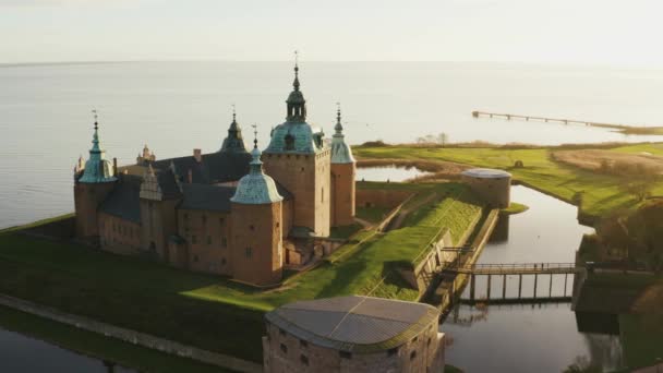 Drone Disparó Sobre Castillo Kalmar Suecia Durante Verano — Vídeos de Stock