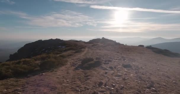 Madrid Spanya Daki Guadarrama Ulusal Parkı Nda Sağdan Sola Dönüş — Stok video