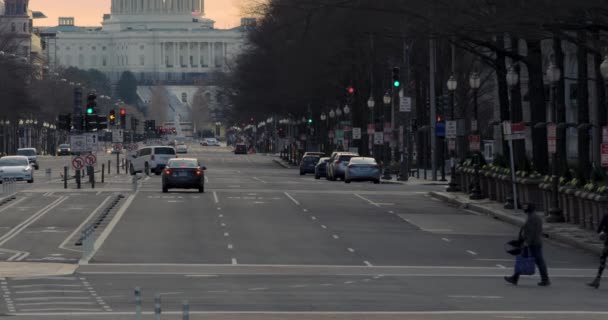 Caméra Inclinée Family Crossing Pennsylvania Avenue Capitol Building Washington — Video