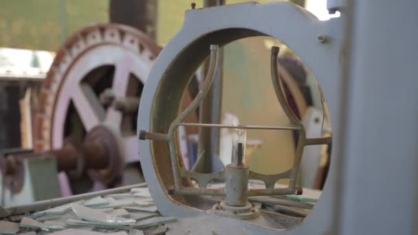 Κοντινό Πλάνο Σπασμένων Μηχανημάτων Στα Εγκαταλελειμμένα Ορυχεία Mitsero — Αρχείο Βίντεο
