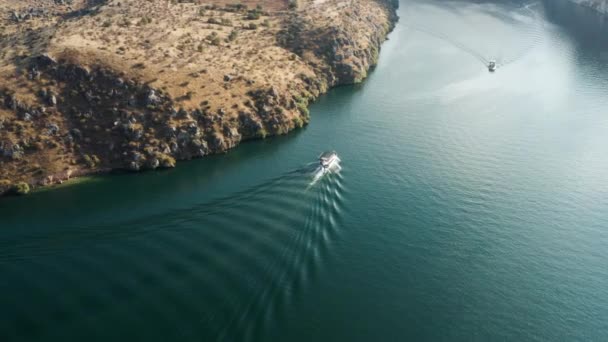 Αεροφωτογραφία Της Ιστιοπλοΐας Στον Ποταμό Ευφράτη Στο Halfeti Sanliurfa Τουρκία — Αρχείο Βίντεο