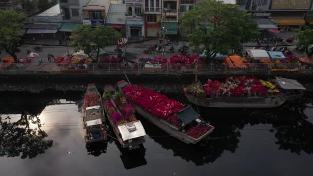 Βιετναμέζικο Σεληνιακό Νέο Έτος Πλωτή Αγορά Λουλουδιών Στο Chi Minh — Αρχείο Βίντεο
