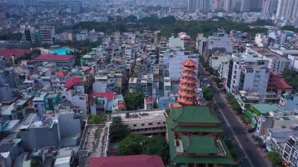 Drone Vliegen Het Zicht Van Een Traditionele Boeddhistische Pagode Een — Stockvideo