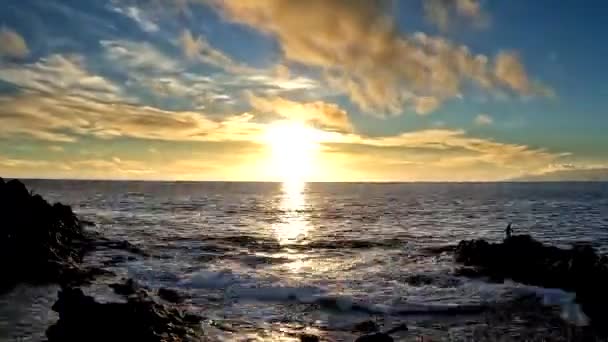 Lapso Tempo Pôr Sol Mar Com Silhueta Dois Pescadores Nas — Vídeo de Stock