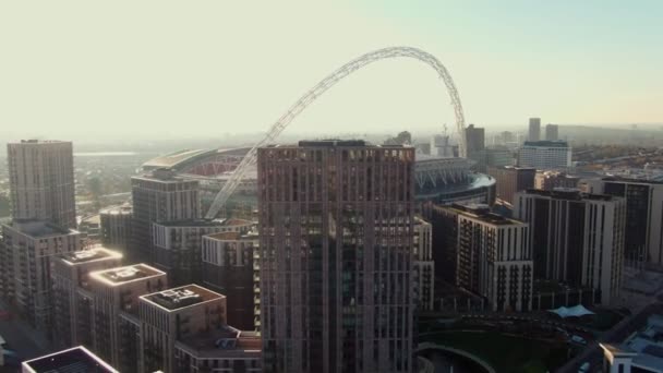 Воздушный Беспилотник Летит Знаменитому Стадиону Уэмбли Лондоне — стоковое видео
