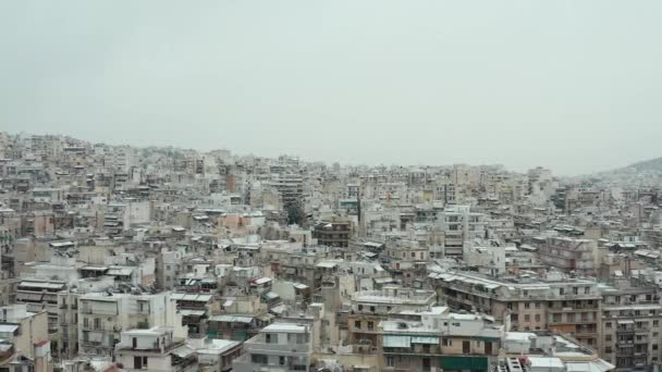 Breed Zijspoor Uitzicht Athene Stadsgezicht Gebouwen Daken Besneeuwd Winterseizoen Griekenland — Stockvideo
