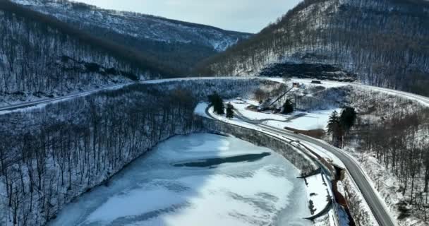 Horseshoe Curve Railroad Track Altoona Pennsylvania Aerial Reveal Frozen Lake — Stock Video