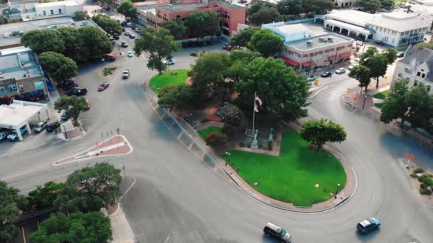 Fotografia Aérea Cima Para Baixo Veículos Que Viajam Redor Roundabout — Vídeo de Stock