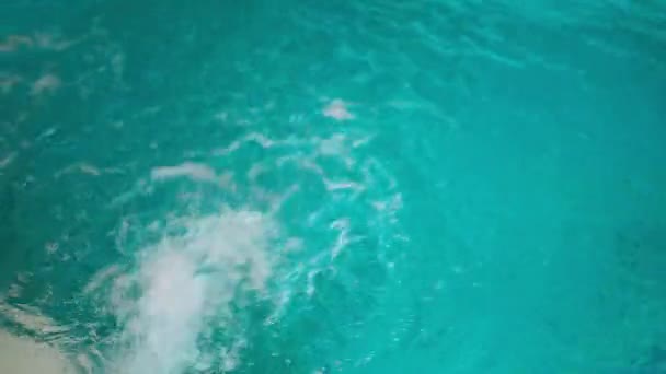 Zwembad Met Jacuzzi Bubbelend Water Golven Hydromassage Binnen — Stockvideo
