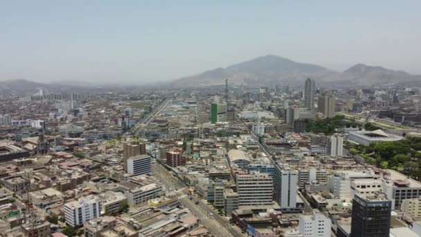 Vídeo Drones Girar Lentamente Vista Grande Área Urbana Negócios Lima — Vídeo de Stock