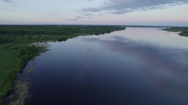 Volare Sul Lago Sul Fiume Dopo Tramonto Durante Caldo Calma — Video Stock