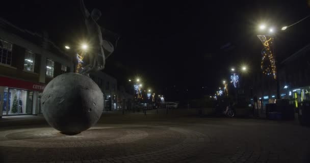 Vista Nocturna Escultura Del Baterista Muelle Limón Truro Cornwall Inglaterra — Vídeo de stock