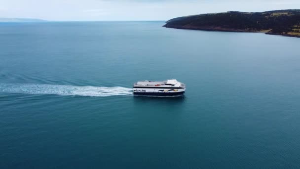 在南澳大利亚袋鼠岛上的海路轮渡接近其目的地彭纳沙 广角航空 — 图库视频影像