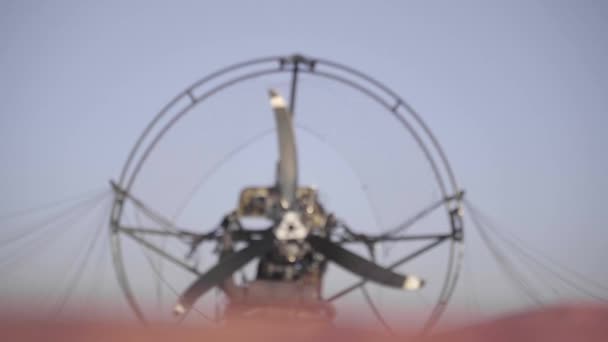 偏振镜滑翔机在极限运动中的分离射击 — 图库视频影像