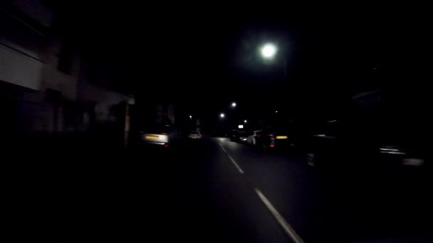 Nocne Życie Pov Jazdy Dojazdy Wzdłuż Miejskich Oświetlonych Ulic Nocy — Wideo stockowe
