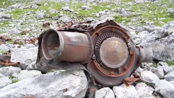 Rusty Motor Kus Bombardéru Druhé Světové Války Sestřelen Rakousku Během — Stock video